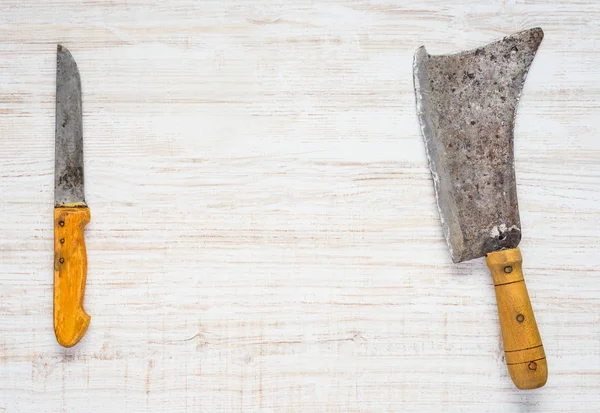 Carne Cleaver y cuchillo de carnicero con espacio de copia — Foto de Stock