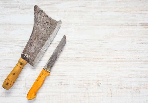 Coupeur de viande avec couteau de boucher sur l'espace de copie — Photo