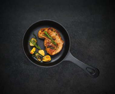 tavada ızgara biftek