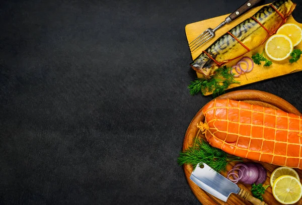 Räucherfisch auf Kopierfläche — Stockfoto