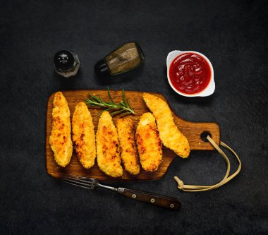 Ketçap ve bal ile Chicke parmak