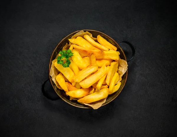 Skål med stekt potatis — Stockfoto