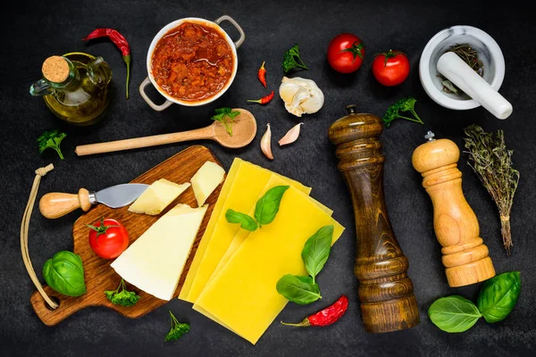 Італійської кухні приготування інгредієнтів у вид зверху — стокове фото