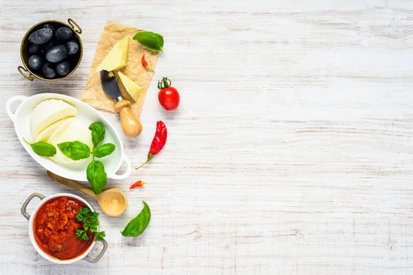 Queso y verduras en el espacio de copia —  Fotos de Stock