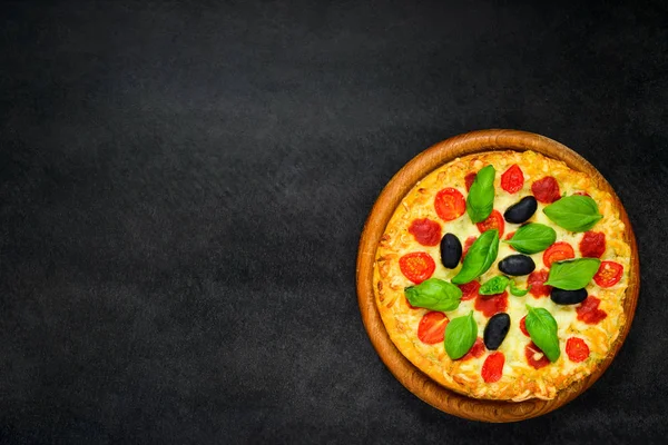 Kopiera utrymme område med grönsaker Pizza — Stockfoto