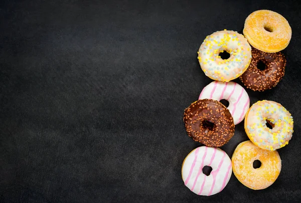 Donuts auf Kopierfläche — Stockfoto