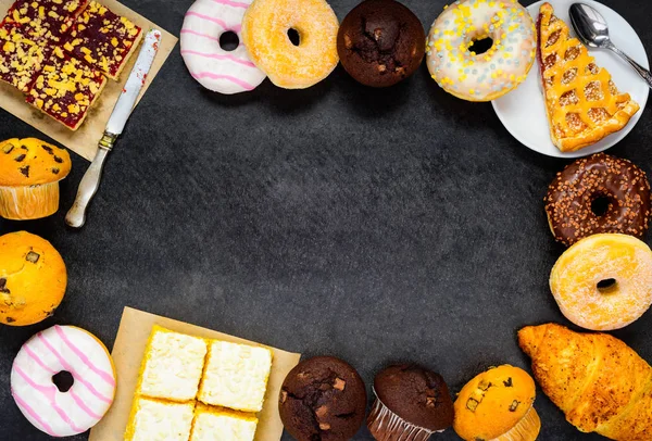 Kopierrahmen von Kuchen und Donuts — Stockfoto