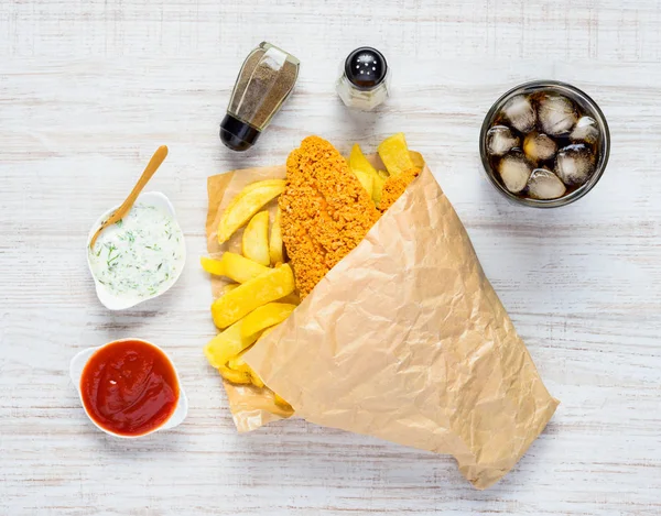 Fish and Chips rychlé občerstvení s kečupem — Stock fotografie