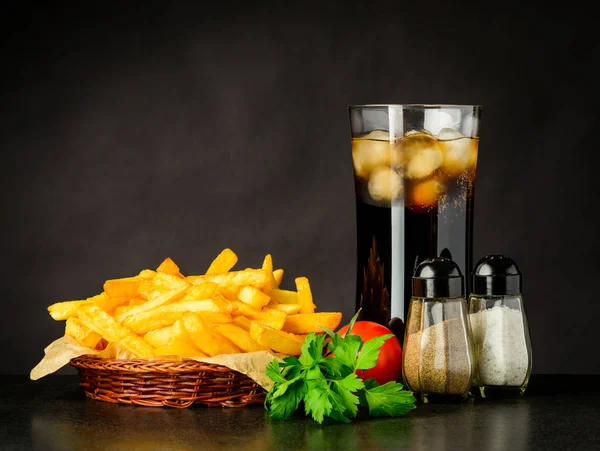 Papas fritas con hielo frío Cola — Foto de Stock