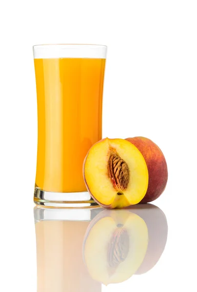 鲜桃汁喝上孤立的白色背景 — 图库照片
