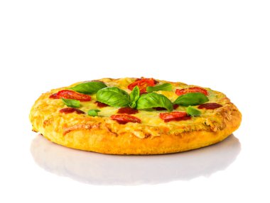 Beyaz arka plan üzerinde izole pizza Margherita