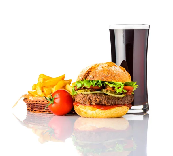 Hambúrguer com Cola e batatas fritas em fundo branco — Fotografia de Stock
