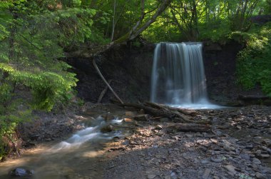 Bir dere Wetlina şelale
