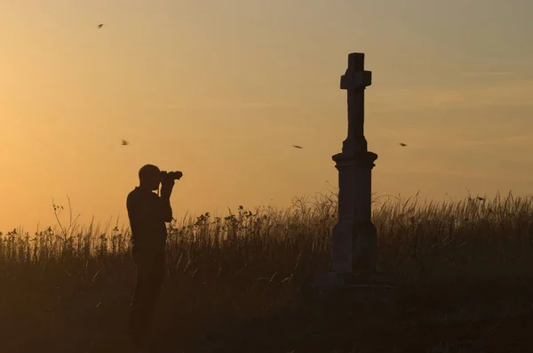 Fotoğrafçı. Roztocze 'de yol ayrımı