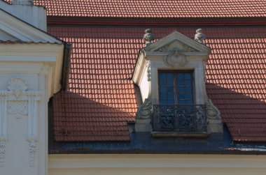 Sarayın tavan arasında büyüleyici bir balkon.