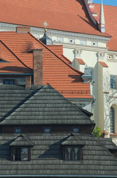 Vistula 'daki Kazimierz' in çatıları ve çatıları