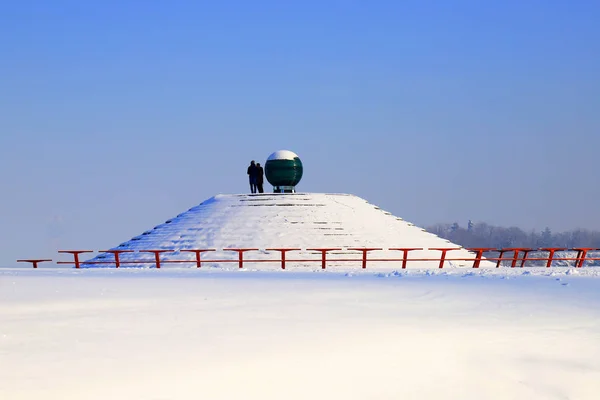 Snowy Winter Landscape Streets Pyramid Covered Snow Cityscape Dnipro City — 스톡 사진