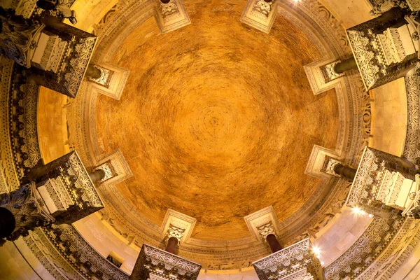 Majestosa Cúpula Pedra Templo Histórico Palácio Romano Diocleciano Cidade Velha — Fotografia de Stock