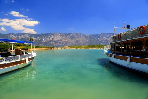 Summer Sea Background Pleasure Boats Stand Picturesque Turquoise Water Turkish — Stock Photo, Image