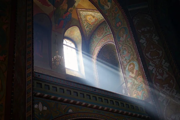Всередині Церкви є Петра і Павла собор Петергофі — стокове фото