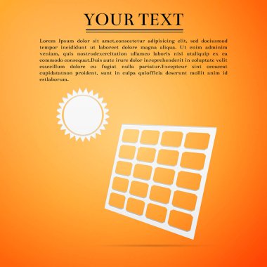 Güneş enerjisi paneli düz simgesi Sarı zemin üzerine. Vektör çizim