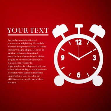 Çalar saat düz simgesi üzerinde kırmızı bir arka plan. Vektör çizim