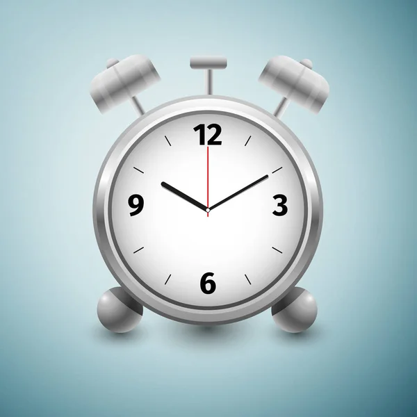 Ícone de relógio de alarme prata clássico isolado no fundo azul. Ilustração vetorial — Vetor de Stock