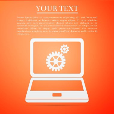 Dizüstü bilgisayar ve vites düz simgesi turuncu zemin üzerine. Vektör çizim