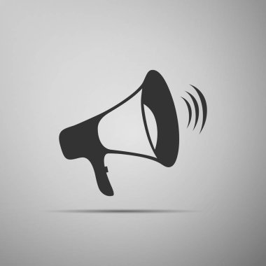 Gri arka plan üzerinde izole megafon simgesi. Düz tasarım. Vektör çizim