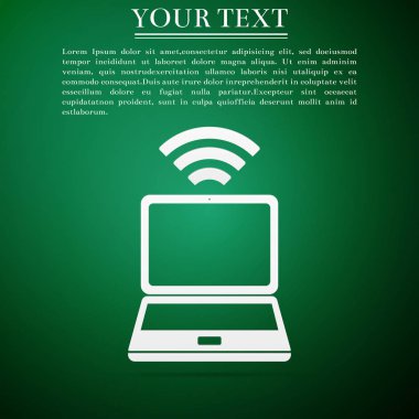 Dizüstü bilgisayar ve kablosuz simgesi. Kablosuz teknoloji, Wi-Fi bağlantısı, kablosuz ağ, hotspot kavramları simgesi üzerinde yeşil arka plan izole. Düz tasarım. Vektör çizim