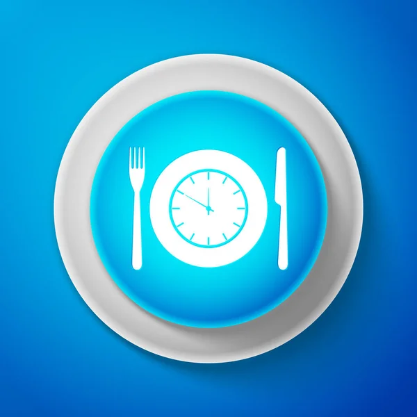 Placa blanca con reloj, tenedor y cuchillo icono aislado sobre fondo azul. Hora del almuerzo. Alimentación, régimen nutricional, tiempo de comida y concepto de dieta. Botón azul círculo con línea blanca. Ilustración vectorial — Vector de stock