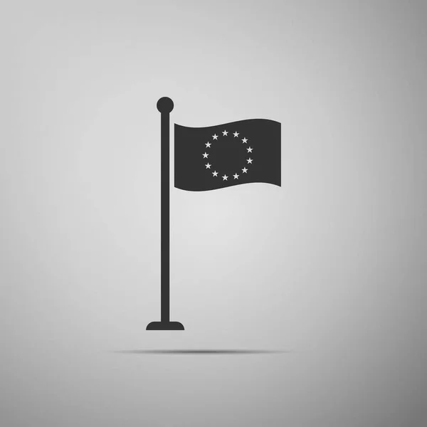 Drapeau de l'Union européenne icône isolée sur fond gris. Symbole du cercle européen. Agitant le drapeau de l'UE sur un poteau métallique. Design plat. Illustration vectorielle — Image vectorielle