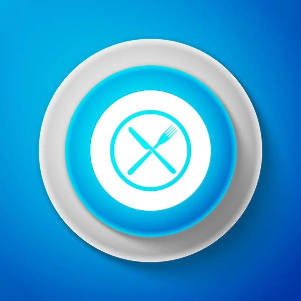Bifurcación cruzada blanca y cuchillo en placa icono aislado sobre fondo azul. Símbolo del restaurante. Botón azul círculo con línea blanca. Ilustración vectorial — Vector de stock
