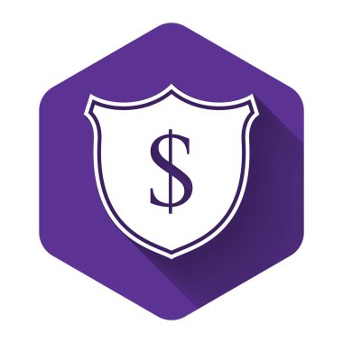 Beyaz Kalkan ve dolar simgesi uzun gölgeli izole edilmiş. Güvenlik kalkanı koruması. Para güvenliği konsepti. Mor altıgen düğmesi. Vektör İllüstrasyonu