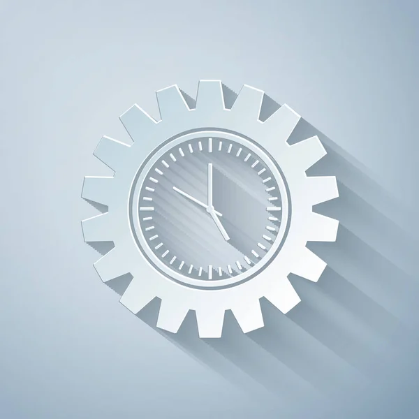 Corte de papel Icono de gestión del tiempo aislado sobre fondo gris. Señal de reloj y engranaje. Símbolo de productividad. Estilo de arte de papel. Ilustración vectorial — Archivo Imágenes Vectoriales