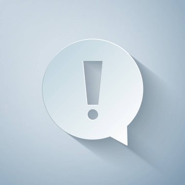 Kağıt kesiği ünlem işareti gri arkaplanda izole edilmiş daire simgesi. Tehlike uyarısı sembolü. Kağıt sanatı tarzı. Vektör İllüstrasyonu