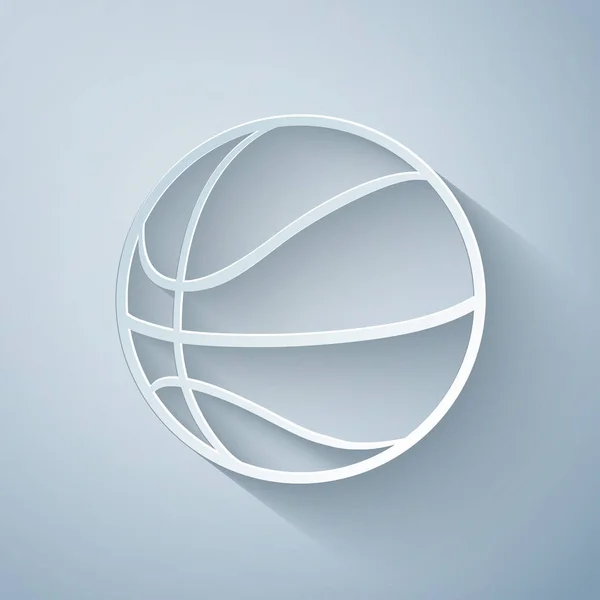 Иконка баскетбольного мяча вырезана бумагой на сером фоне. Спортивный символ. Бумажный стиль. Векторная миграция — стоковый вектор