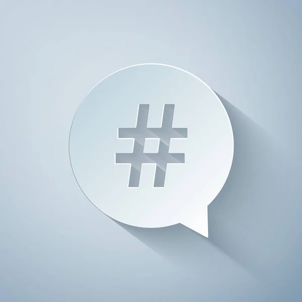 Hashtag de corte de papel en icono de círculo aislado sobre fondo gris. Símbolo de medios sociales, concepto de signo numérico, medios sociales, micro blogging pr popularidad. Estilo de arte de papel. Ilustración vectorial — Vector de stock