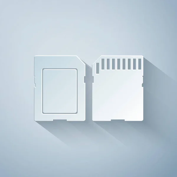 Pappers skär SD-kortikonen isolerad på grå bakgrund. Minneskort. Adapterikon. Papperskonst stil. Vektor illustration — Stock vektor