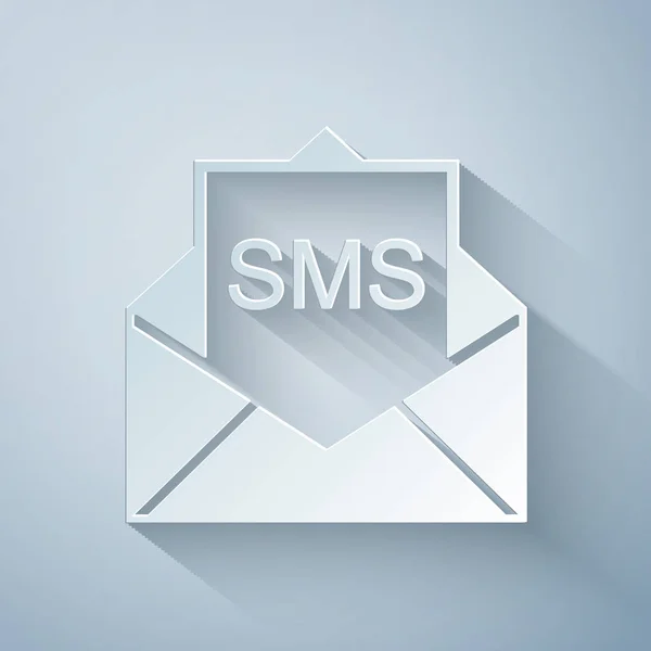 Pappersklipp kuvertikonen isolerad på grå bakgrund. Mottaget meddelande koncept. Nytt, e-post inkommande meddelande, SMS. E-postleveranstjänst. Papperskonst stil. Vektor illustration — Stock vektor