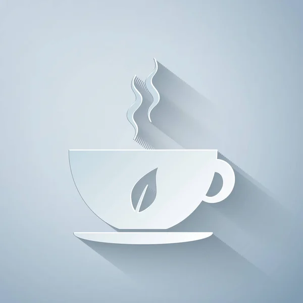Corte de papel xícara de chá e folha ícone isolado no fundo cinza. Estilo de arte de papel. Ilustração vetorial — Vetor de Stock