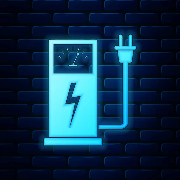 Glödande Neon elbil laddstation ikon isolerad på tegelvägg bakgrund. Eco elektrisk bränslepump skylt. Vektor illustration — Stock vektor