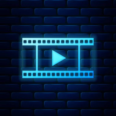 Parlak neon Play Video simgesi tuğla duvar arka plan üzerinde izole. Film şeridi oyun işareti ile. Vektör çizim