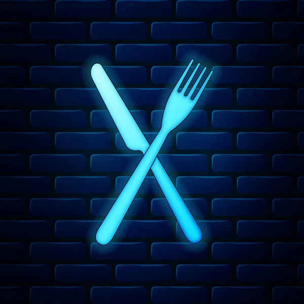 Gloeiende neon Gekruiste vork en mes pictogram geïsoleerd op bakstenen muur achtergrond. Restaurant icoon. Vector Illustratie — Stockvector