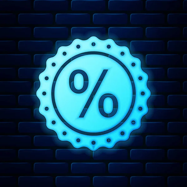 Brilhante néon símbolo percentual ícone de desconto isolado no fundo da parede de tijolo. Percentagem de venda - etiqueta de preço, tag. Ilustração vetorial —  Vetores de Stock