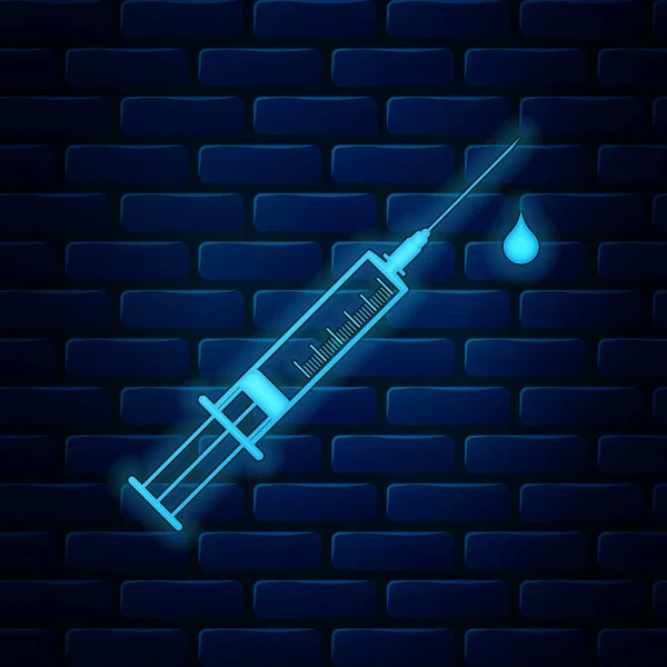 Świecąca neonowa strzykawka medyczna z igłą i ikoną upuszczenia na tle cegły. Sygnał strzykawki do szczepionki, szczepienia, wstrzyknięcia, szczepionki przeciw grypie. Ilustracja wektora — Wektor stockowy