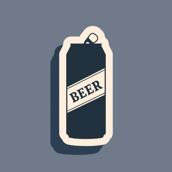 Ícone de lata de cerveja preta isolado no fundo cinza. Estilo de sombra longo. Ilustração vetorial — Vetor de Stock