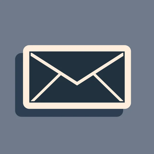 Icono de sobre negro aislado sobre fondo gris. Mensaje de correo electrónico símbolo de letra. Estilo de sombra larga. Ilustración vectorial — Vector de stock