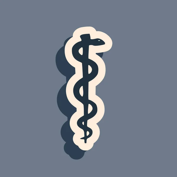 Svart stång av asclepius orm rullade upp siluett ikon isolerad på grå bakgrund. Emblem för apotek eller läkemedel, apotek orm symbol. Lång skuggstil. Vektor Illustration — Stock vektor