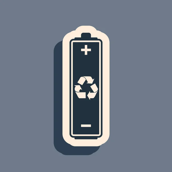 Zwarte batterij met recycle symbool pictogram geïsoleerd op grijze achtergrond. Batterij met recyclingsymbool - concept hernieuwbare energie. Lange schaduw stijl. Vector Illustratie — Stockvector